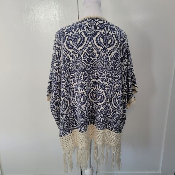 Springfield Size 4 Blue Cream Knit Fringe Shawl Fleur De Lis Pattern - Picture 3 of 9